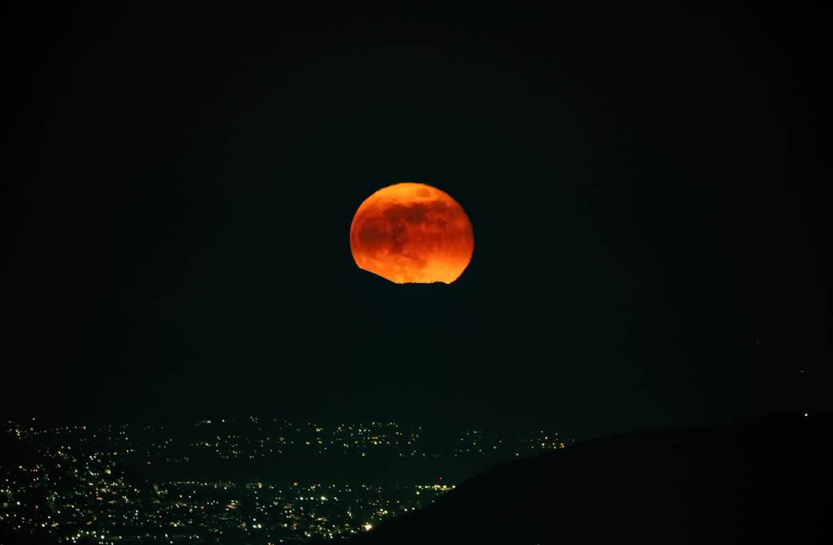 Salida de Luna sobre Ciudad de México